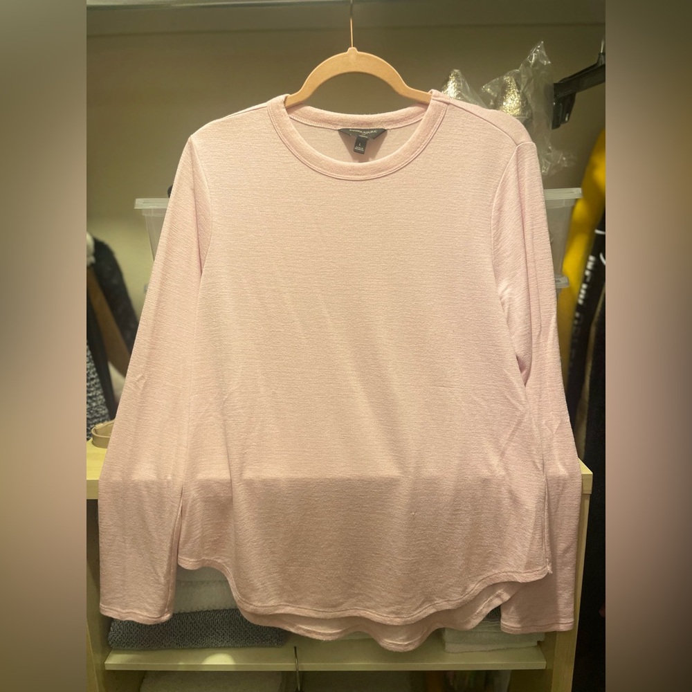 Light pink Loft
Long sleeve knit shirt
Size L